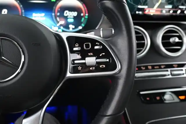 Harmaa Maastoauto, Mercedes-Benz GLC – VAR-39021