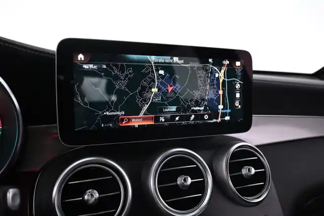 Harmaa Maastoauto, Mercedes-Benz GLC – VAR-39021