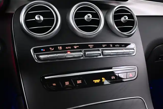 Harmaa Maastoauto, Mercedes-Benz GLC – VAR-39021