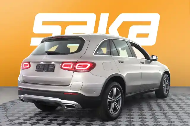 Harmaa Maastoauto, Mercedes-Benz GLC – VAR-39021