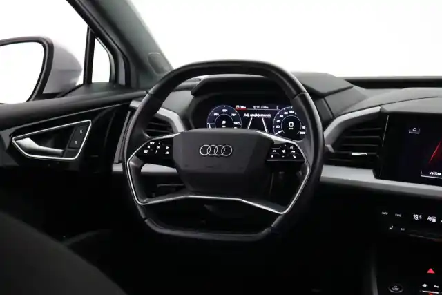 Valkoinen Maastoauto, Audi Q4 e-tron – VAR-39024