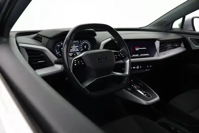 Valkoinen Maastoauto, Audi Q4 e-tron – VAR-39024