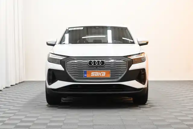 Valkoinen Maastoauto, Audi Q4 e-tron – VAR-39024