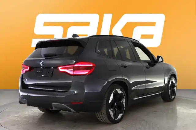 Musta Maastoauto, BMW iX3 – VAR-39146