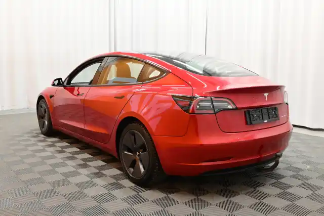 Punainen Viistoperä, Tesla Model 3 – VAR-39290