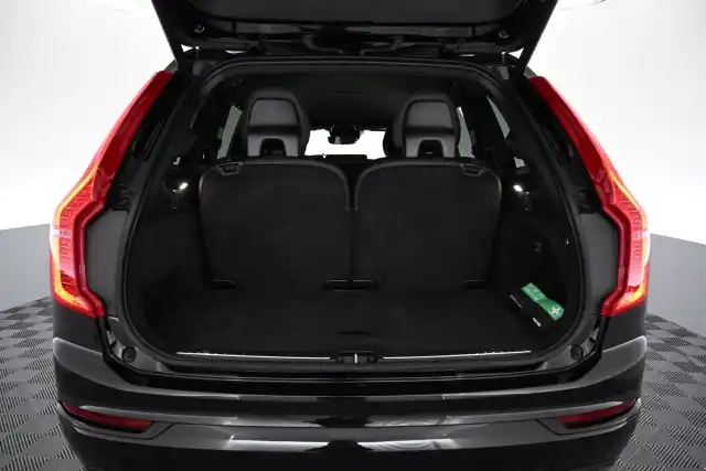 Musta Maastoauto, Volvo XC90 – VAR-39301