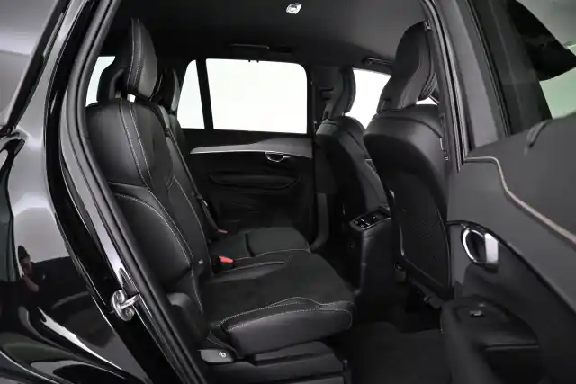 Musta Maastoauto, Volvo XC90 – VAR-39301