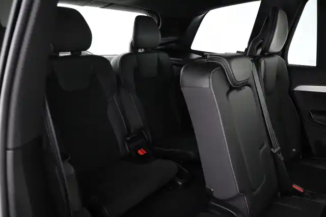 Musta Maastoauto, Volvo XC90 – VAR-39301