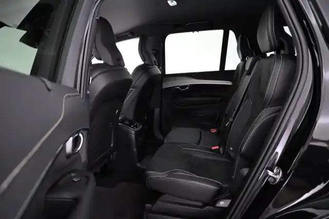 Musta Maastoauto, Volvo XC90 – VAR-39301