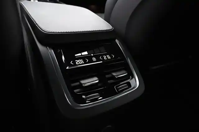 Musta Maastoauto, Volvo XC90 – VAR-39301