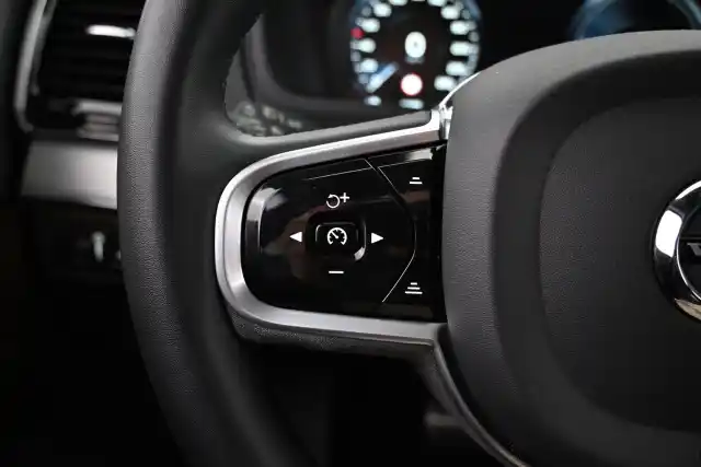 Musta Maastoauto, Volvo XC90 – VAR-39301
