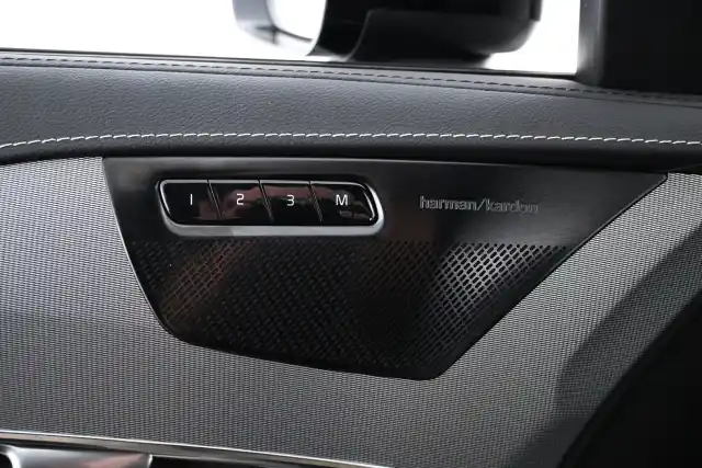 Musta Maastoauto, Volvo XC90 – VAR-39301