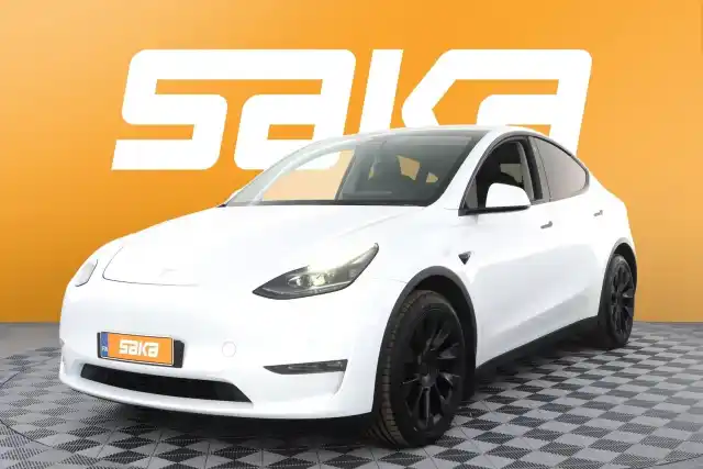 Valkoinen Maastoauto, Tesla Model Y – VAR-39363