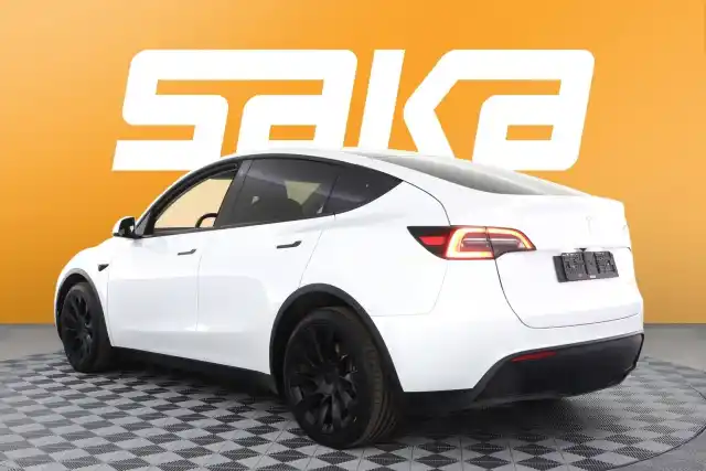 Valkoinen Maastoauto, Tesla Model Y – VAR-39363