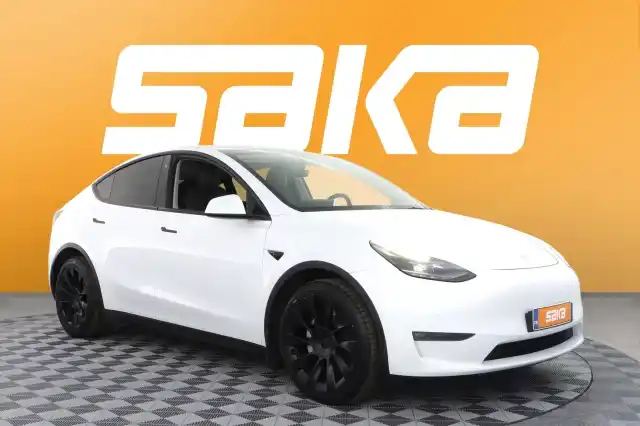 Valkoinen Maastoauto, Tesla Model Y – VAR-39363