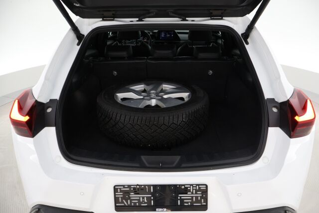 Valkoinen Maastoauto, Lexus UX – VAR-39379