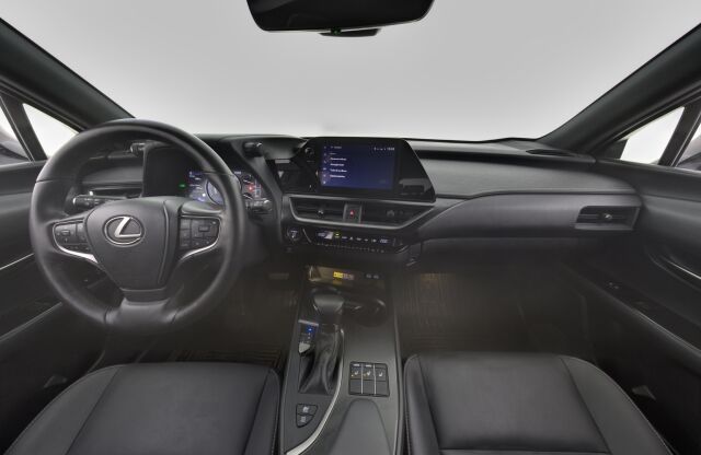 Valkoinen Maastoauto, Lexus UX – VAR-39379