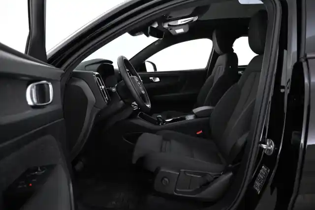 Musta Maastoauto, Volvo C40 – VAR-39431