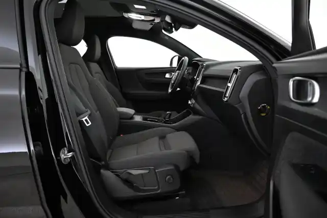 Musta Maastoauto, Volvo C40 – VAR-39431