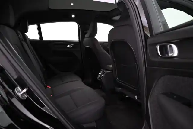 Musta Maastoauto, Volvo C40 – VAR-39431