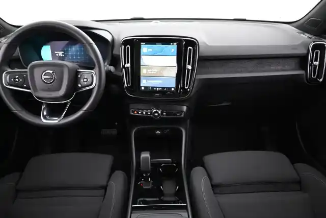 Musta Maastoauto, Volvo C40 – VAR-39431
