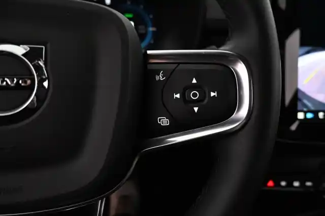 Musta Maastoauto, Volvo C40 – VAR-39431