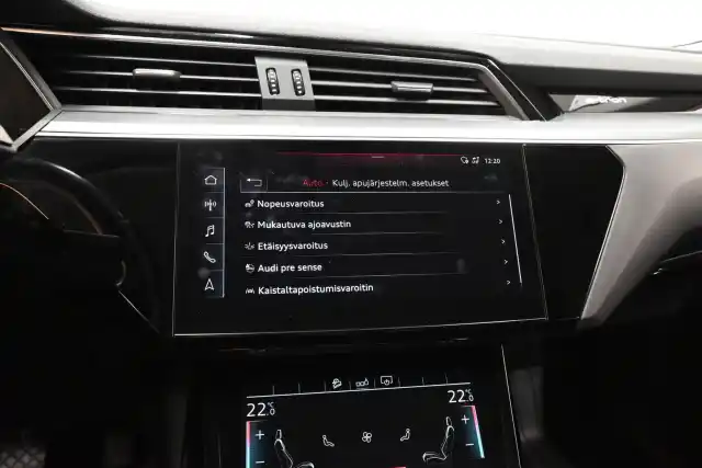 Musta Maastoauto, Audi e-tron – VAR-39575