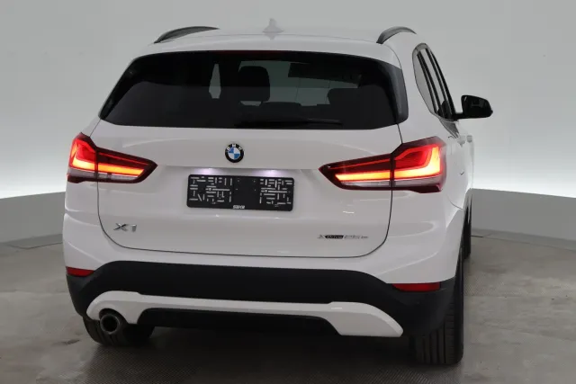 Valkoinen Maastoauto, BMW X1 – VAR-39670