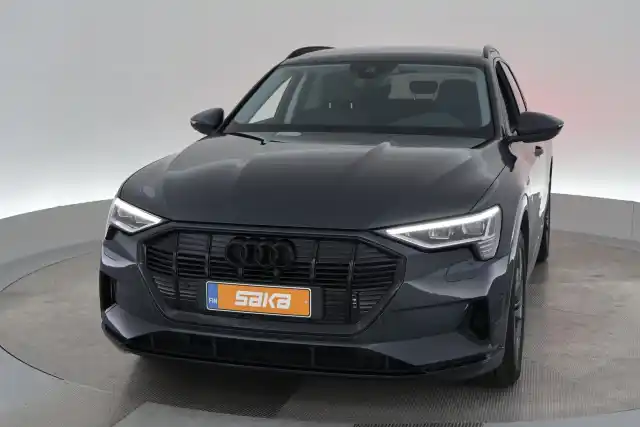 Harmaa Maastoauto, Audi e-tron – VAR-39768