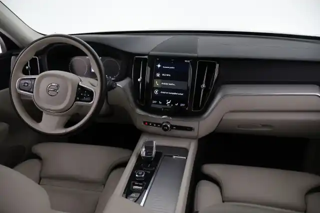 Harmaa Maastoauto, Volvo XC60 – VAR-39916