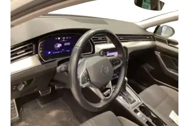 Valkoinen Farmari, Volkswagen Passat – VAR-39980