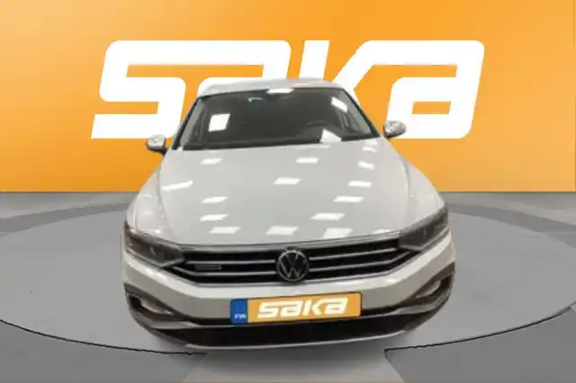 Valkoinen Farmari, Volkswagen Passat – VAR-39980