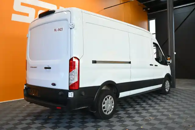 Valkoinen Pakettiauto, Ford Transit – VAR-40178