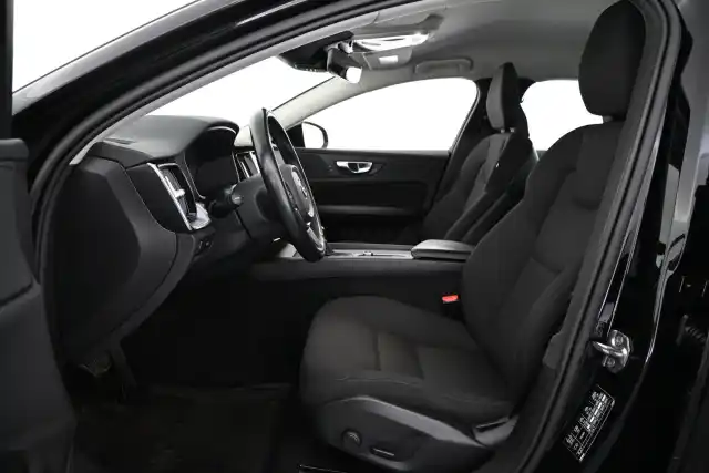 Musta Farmari, Volvo V60 Cross Country – VAR-40236