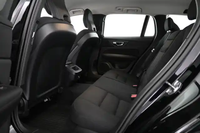 Musta Farmari, Volvo V60 Cross Country – VAR-40236