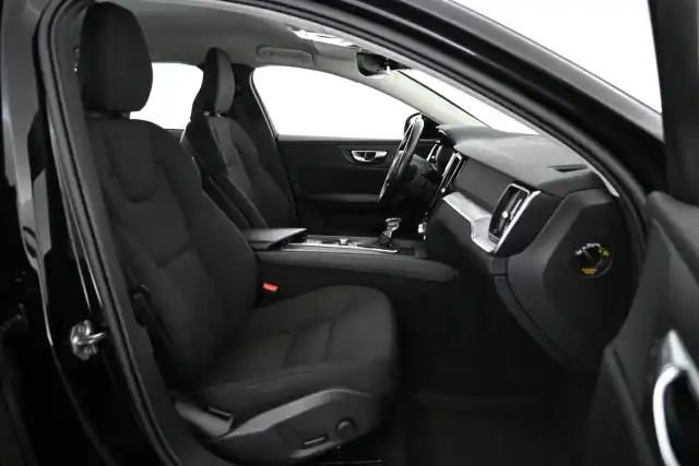 Musta Farmari, Volvo V60 Cross Country – VAR-40236