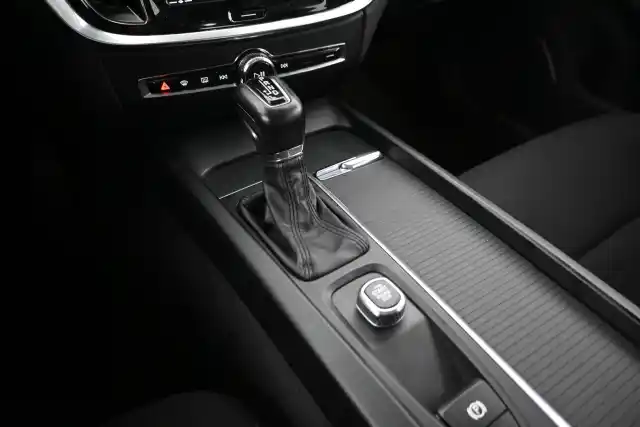 Musta Farmari, Volvo V60 Cross Country – VAR-40236