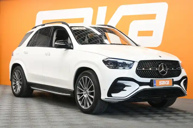 Valkoinen Maastoauto, Mercedes-Benz GLE – VAR-40247