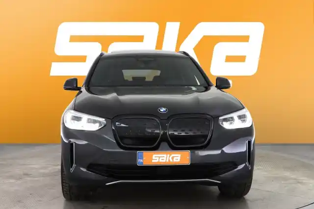 Musta Maastoauto, BMW iX3 – VAR-40378