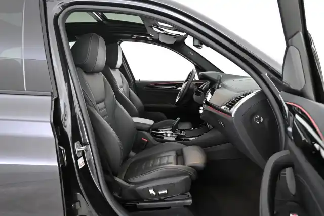 Musta Maastoauto, BMW iX3 – VAR-40378