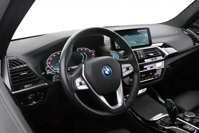 Musta Maastoauto, BMW iX3 – VAR-40378
