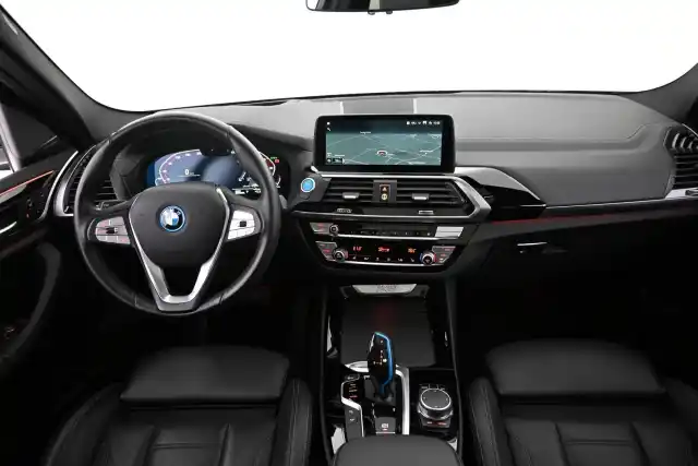 Musta Maastoauto, BMW iX3 – VAR-40378