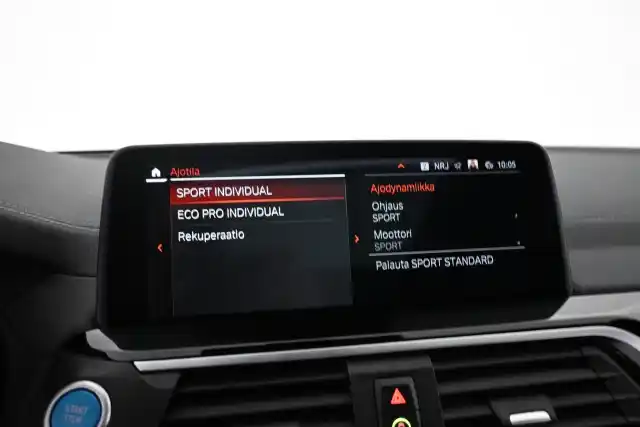 Musta Maastoauto, BMW iX3 – VAR-40378