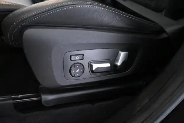 Musta Maastoauto, BMW iX3 – VAR-40378