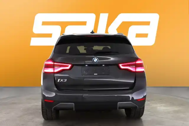 Musta Maastoauto, BMW iX3 – VAR-40378