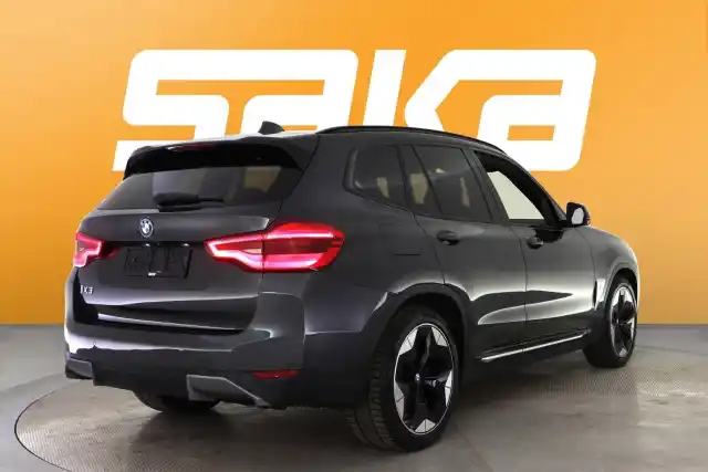 Musta Maastoauto, BMW iX3 – VAR-40378