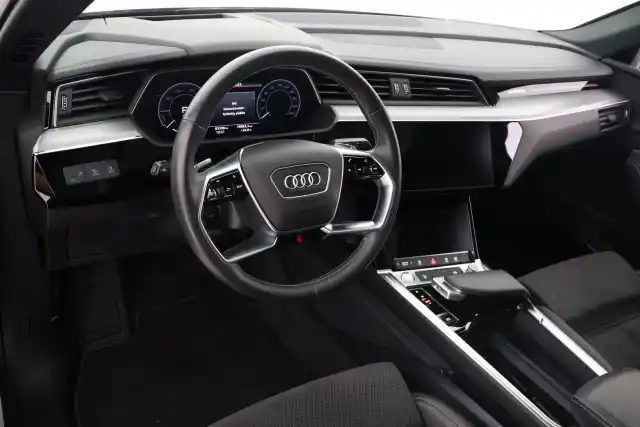 Valkoinen Coupe, Audi e-tron – VAR-40553