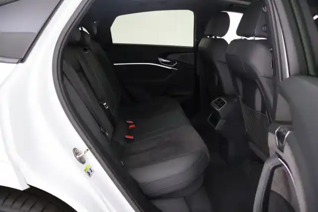 Valkoinen Coupe, Audi e-tron – VAR-40553