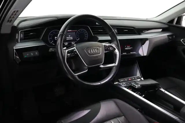 Musta Maastoauto, Audi e-tron – VAR-40761