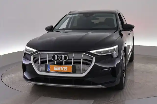 Musta Maastoauto, Audi e-tron – VAR-40761